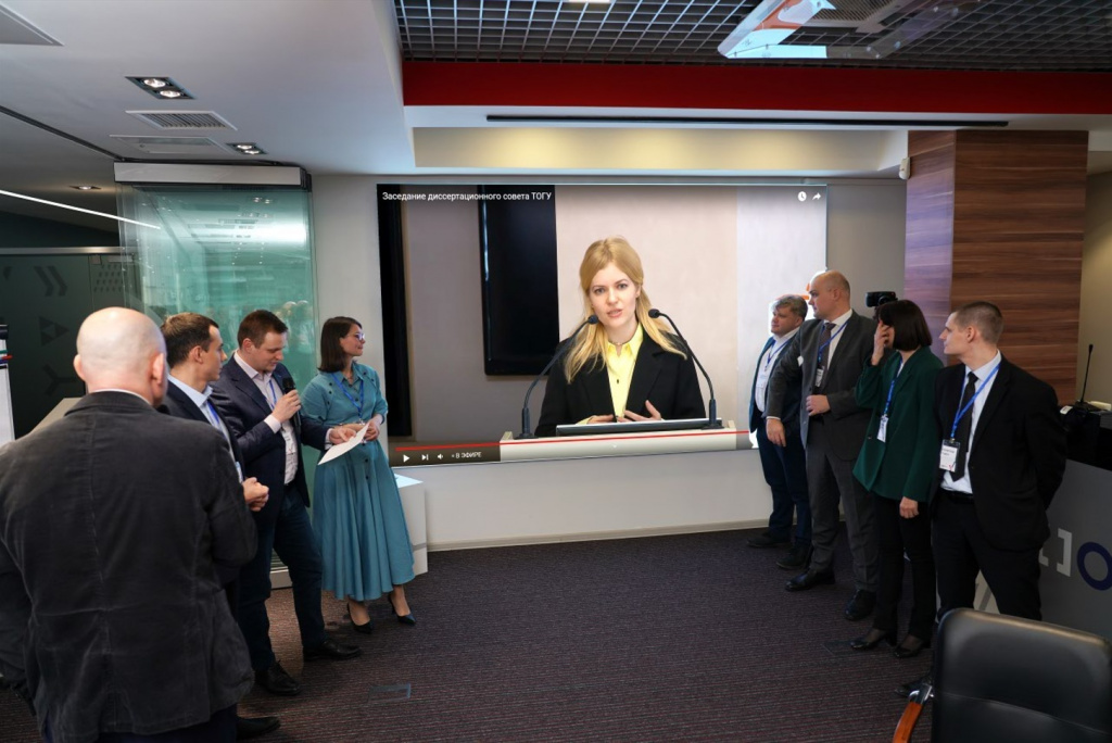 Яна Пестова, руководитель отдела коммуникационного сопровождения можно к вопросу про защиту диссертации.jpg