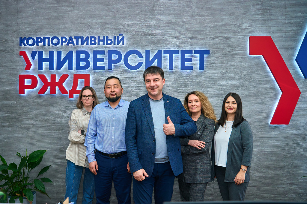 Василий Пак, заместитель директора Дальневосточного филиала Корпоративного университета РЖД DSC02424.jpg